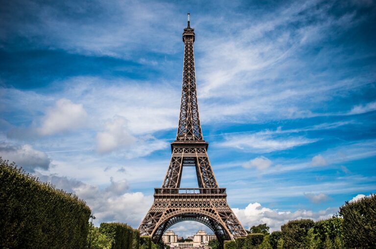 Eiffeltårnet på en rejse til Paris