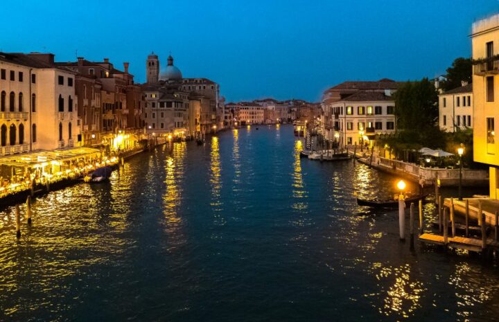 Venedig om aftenen